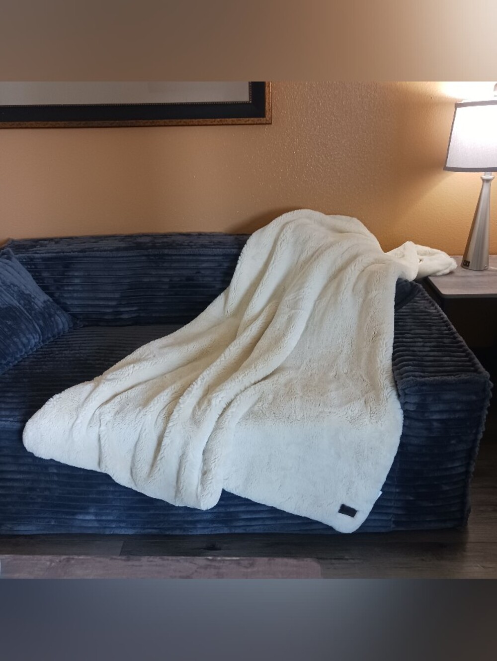 Cracker Barrel Faux Fur Throw Blanket White 48 x 60 Machine Wash Cozy Plush